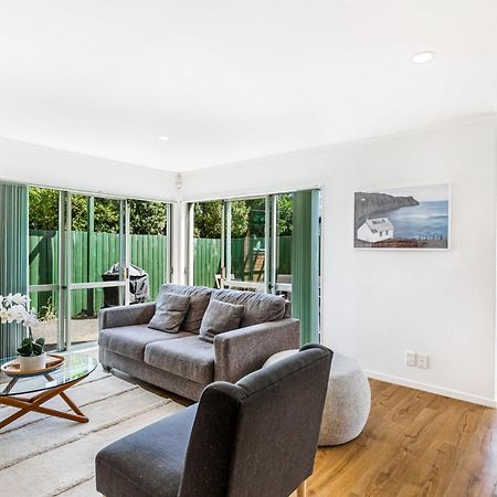Private And Sunny 3-Bedroom Home With Parking Auckland Exteriör bild