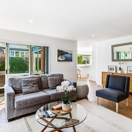 Private And Sunny 3-Bedroom Home With Parking Auckland Exteriör bild
