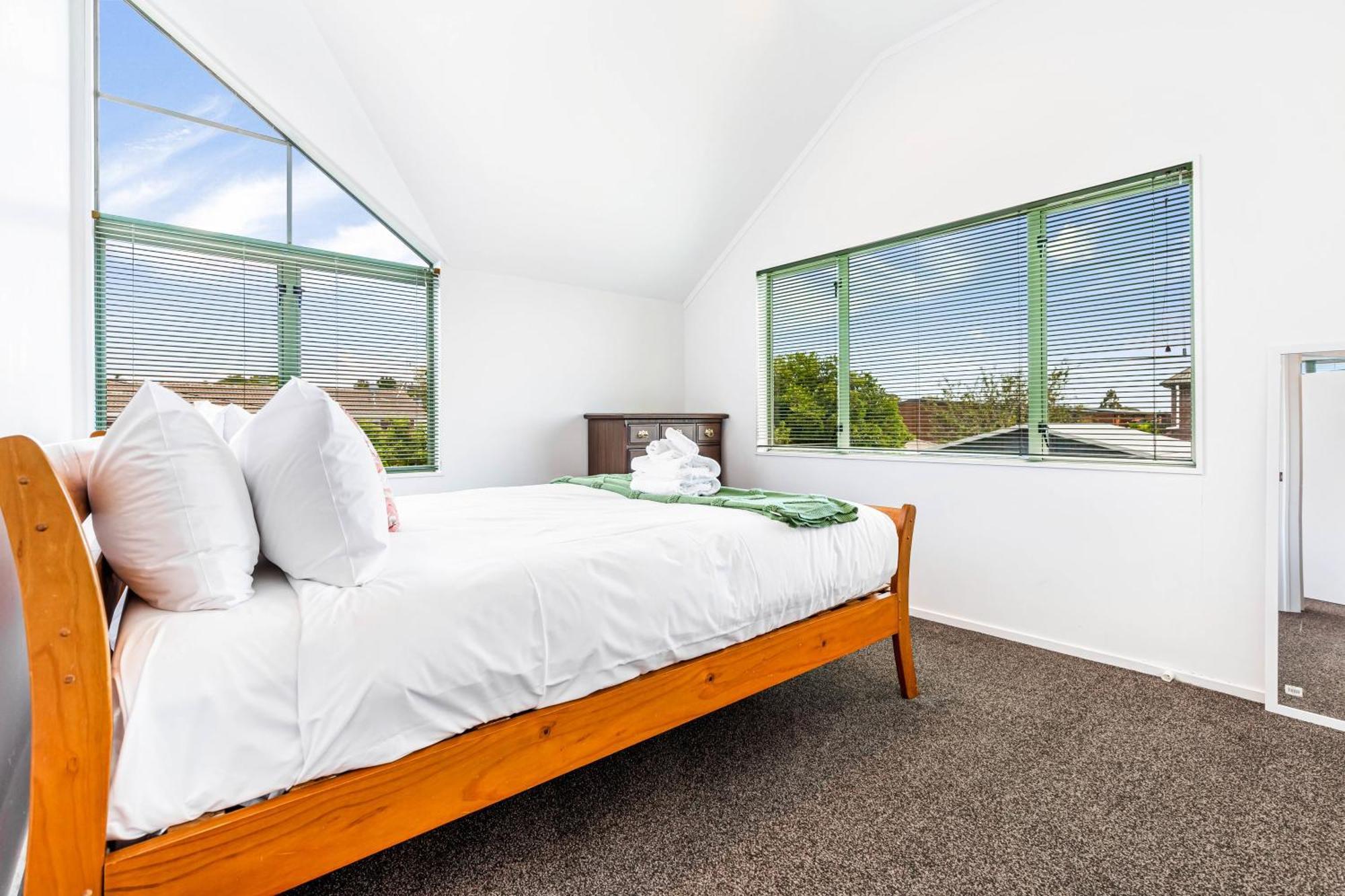 Private And Sunny 3-Bedroom Home With Parking Auckland Exteriör bild