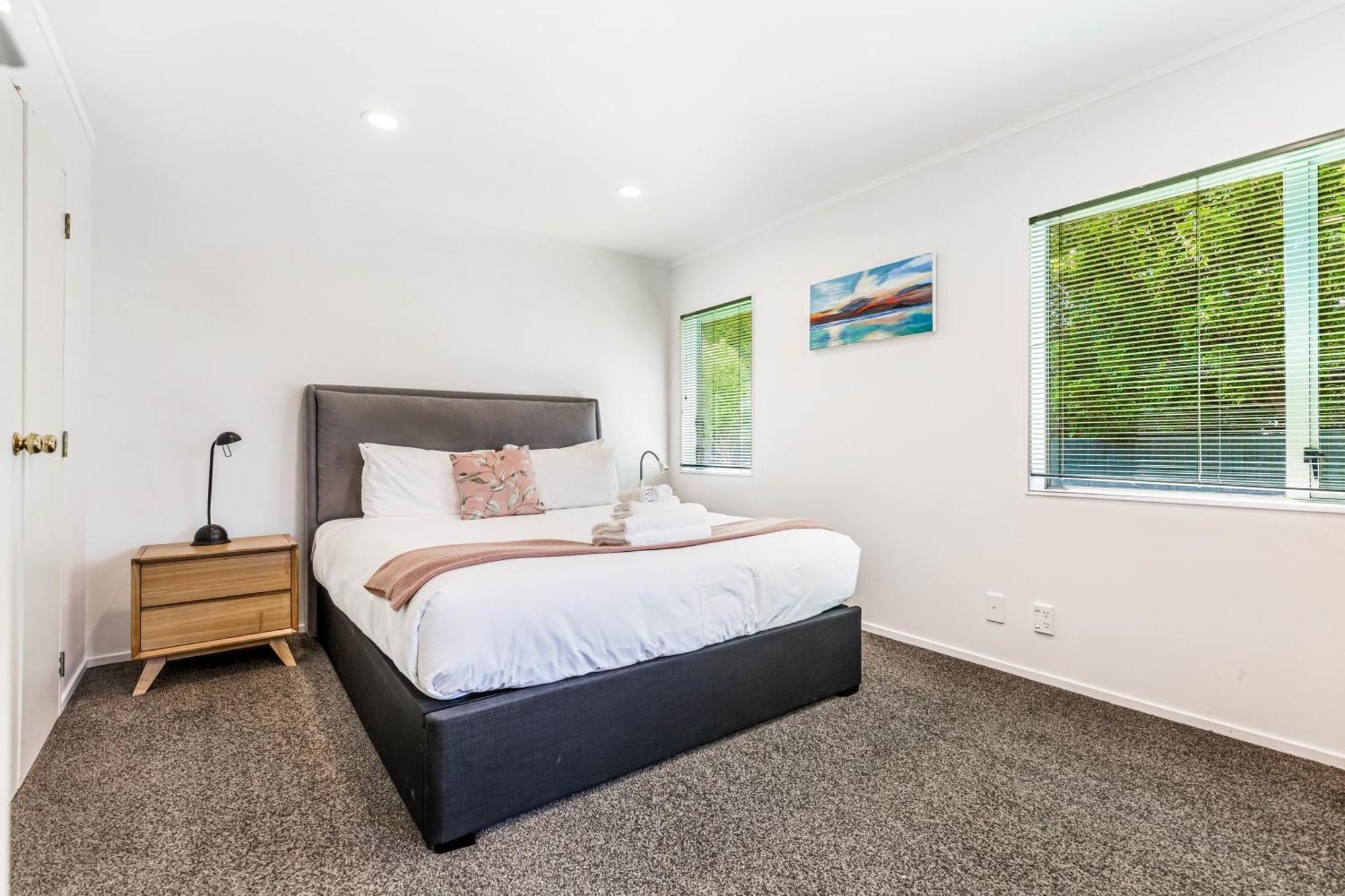 Private And Sunny 3-Bedroom Home With Parking Auckland Exteriör bild